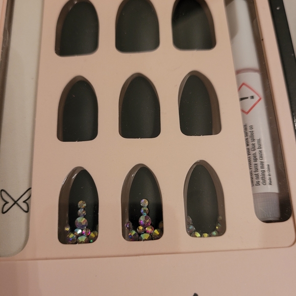 Clutch Nails - Picture 2 of 5
